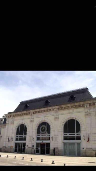 Bel Appart Au Bord De L'Eau Proche Gare Avec Wifi Auxerre Exteriér fotografie